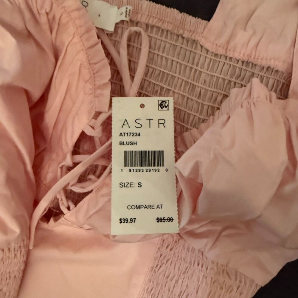 nwt ASTR The Label Blush Pink Puff Sleeve Smocked Corset Crop Top S - Picture 9 of 10